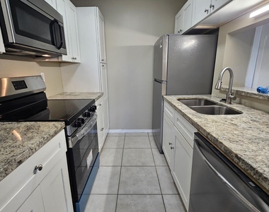 2307 N Congress Avenue - Photo Thumbnail 17