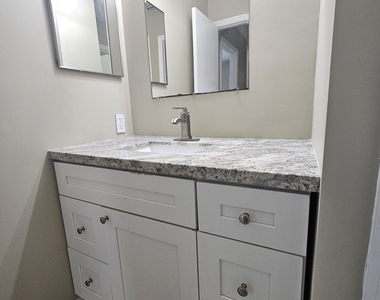 2307 N Congress Avenue - Photo Thumbnail 6