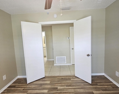 2307 N Congress Avenue - Photo Thumbnail 5