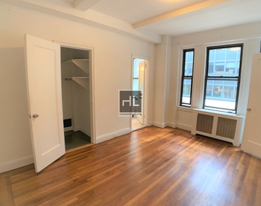 East 46 Street - Photo Thumbnail 2