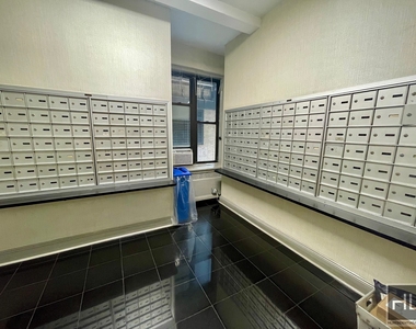 East 46 Street - Photo Thumbnail 5
