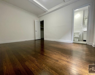 East 46 Street - Photo Thumbnail 1