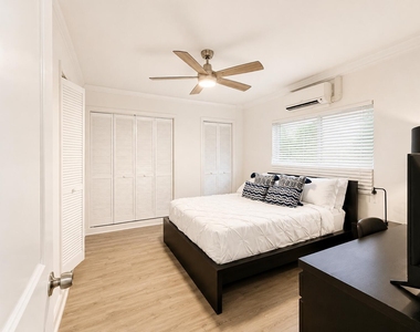 1035 Spanish River Road - Photo Thumbnail 9