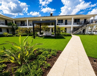 1035 Spanish River Road - Photo Thumbnail 2