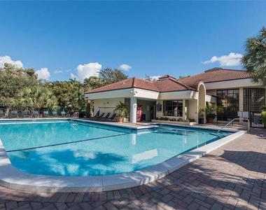 2445 Sw 18th - Photo Thumbnail 9