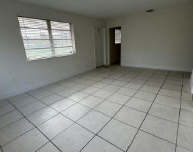 842 S 63rd Avenue - Photo Thumbnail 10