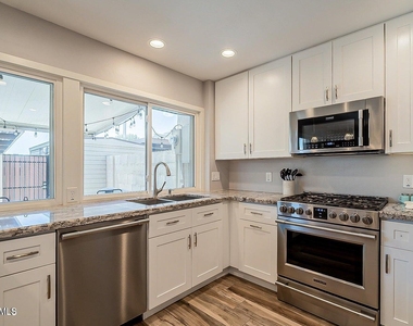 7639 E Montecito Avenue - Photo Thumbnail 6