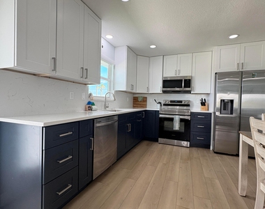 1811 Melaleuca Drive - Photo Thumbnail 6