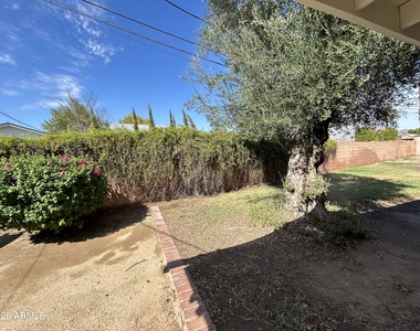 3122 E Montecito Avenue - Photo Thumbnail 23