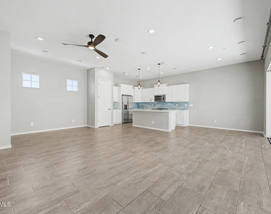 291 E Markwood Drive - Photo Thumbnail 2