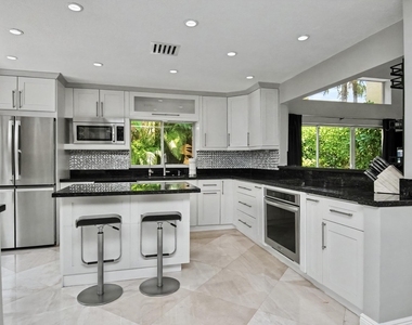 7685 Nw 61st Terrace - Photo Thumbnail 14
