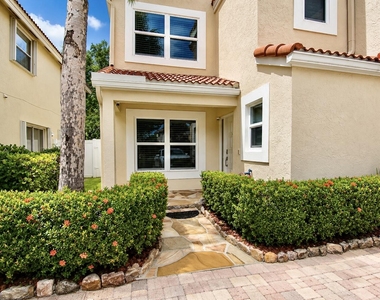 7685 Nw 61st Terrace - Photo Thumbnail 2