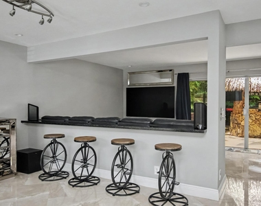 7685 Nw 61st Terrace - Photo Thumbnail 9