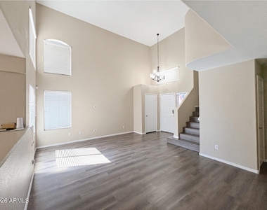 18819 N 39th Way - Photo Thumbnail 5