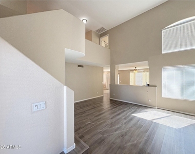 18819 N 39th Way - Photo Thumbnail 3