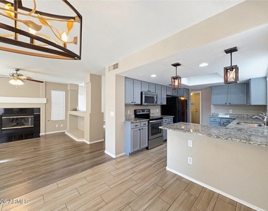 18819 N 39th Way - Photo Thumbnail 9