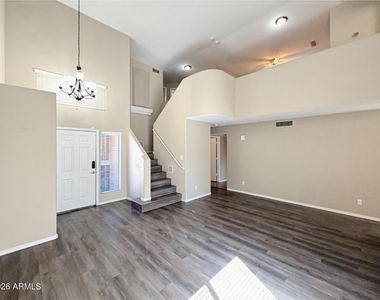 18819 N 39th Way - Photo Thumbnail 4