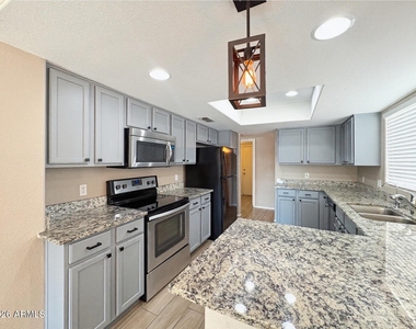 18819 N 39th Way - Photo Thumbnail 10