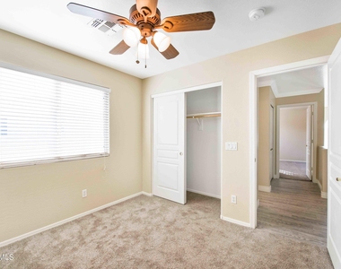 16036 N 11th Avenue - Photo Thumbnail 11