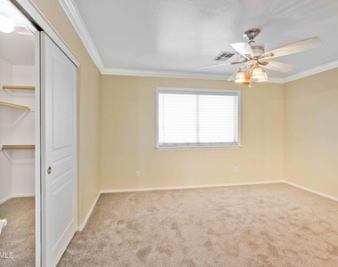16036 N 11th Avenue - Photo Thumbnail 12