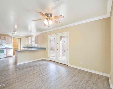16036 N 11th Avenue - Photo Thumbnail 4
