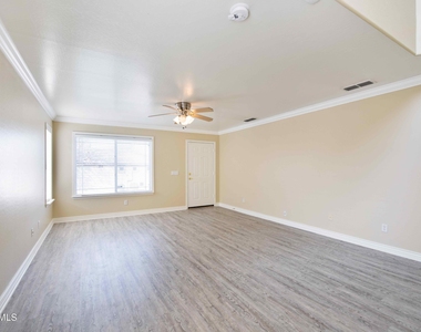 16036 N 11th Avenue - Photo Thumbnail 10