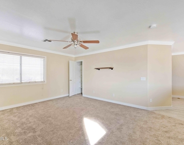 16036 N 11th Avenue - Photo Thumbnail 15