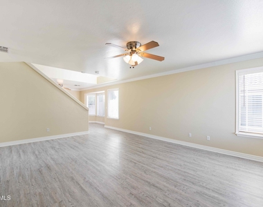 16036 N 11th Avenue - Photo Thumbnail 7