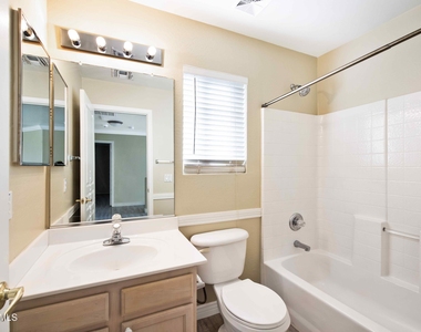 16036 N 11th Avenue - Photo Thumbnail 13