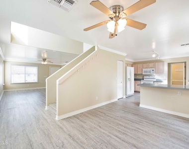 16036 N 11th Avenue - Photo Thumbnail 6