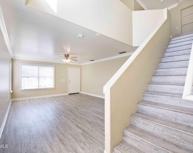 16036 N 11th Avenue - Photo Thumbnail 8