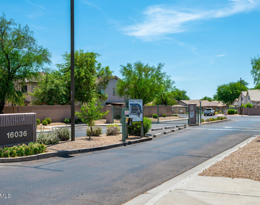 16036 N 11th Avenue - Photo Thumbnail 23