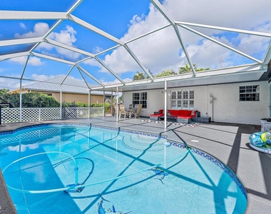 414 Sw Lairo Avenue - Photo Thumbnail 23
