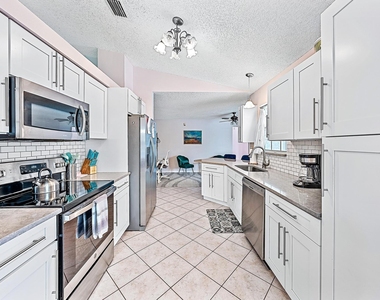 414 Sw Lairo Avenue - Photo Thumbnail 9