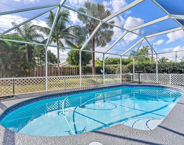 414 Sw Lairo Avenue - Photo Thumbnail 22