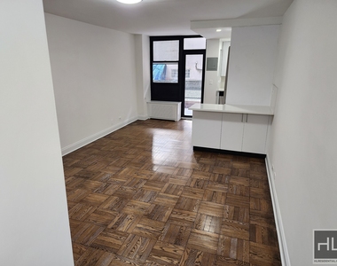 East 35 Street - Photo Thumbnail 3
