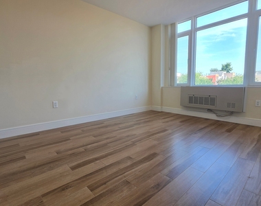 103-14 Northern Boulevard - Photo Thumbnail 5