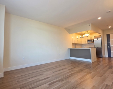 103-14 Northern Boulevard - Photo Thumbnail 4