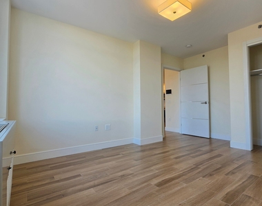 103-14 Northern Boulevard - Photo Thumbnail 6