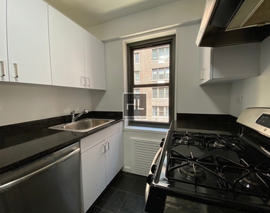 East 56 Street - Photo Thumbnail 2