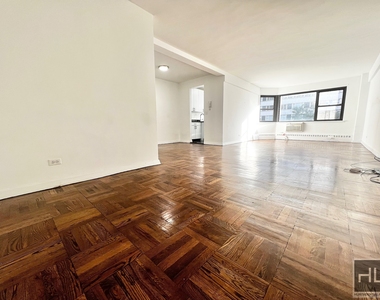 East 69 Street - Photo Thumbnail 5