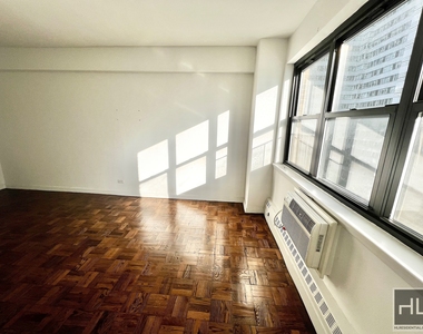 East 69 Street - Photo Thumbnail 7