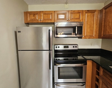2600 Greenwood Terrace - Photo Thumbnail 4