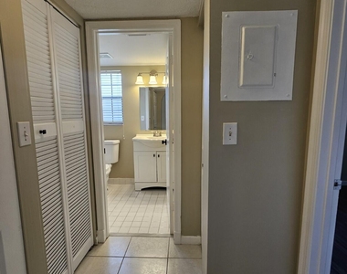 2600 Greenwood Terrace - Photo Thumbnail 15