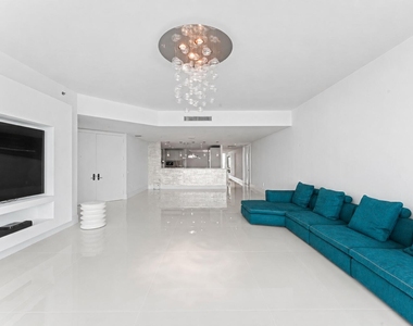 5959 Collins Avenue - Photo Thumbnail 7