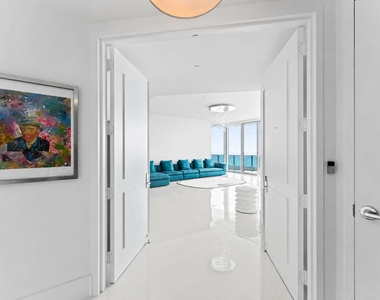 5959 Collins Avenue - Photo Thumbnail 3