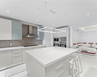5959 Collins Avenue - Photo Thumbnail 12