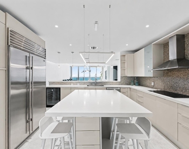 5959 Collins Avenue - Photo Thumbnail 13
