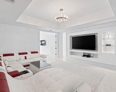 5959 Collins Avenue - Photo Thumbnail 16
