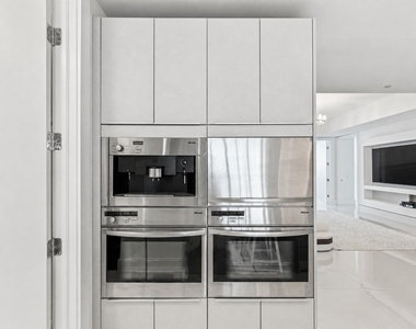 5959 Collins Avenue - Photo Thumbnail 15